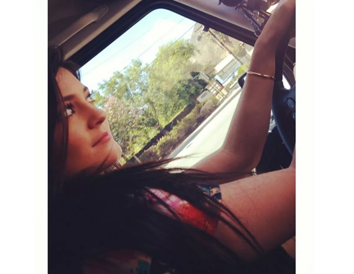 Kylie Jenner conduciendo por Los Ángeles.