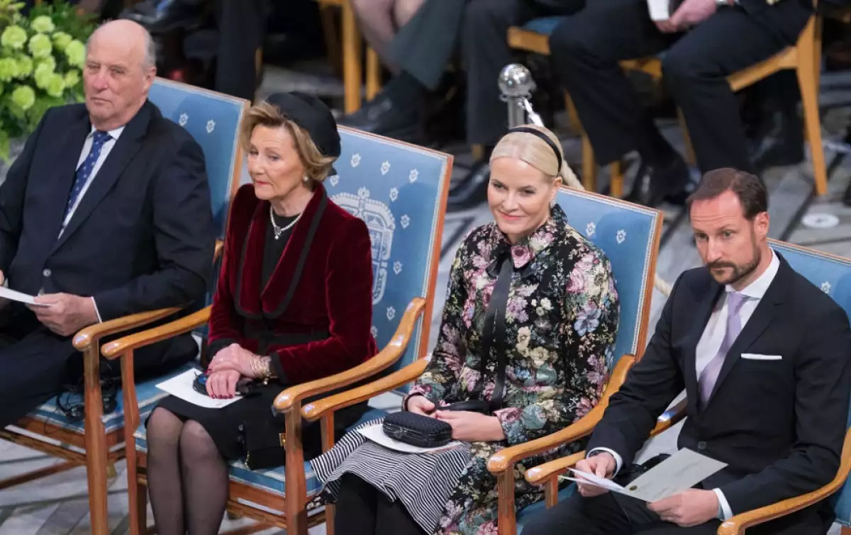 Rey Harald, reina Sonia, Mette-Marit y el príncipe Haakon