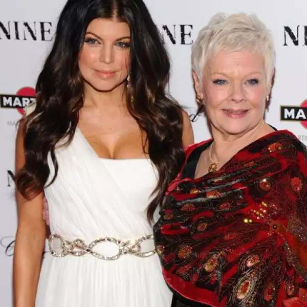 Kate Hudson y Judy Dench aprovecharon para tomarse juntas la foto.