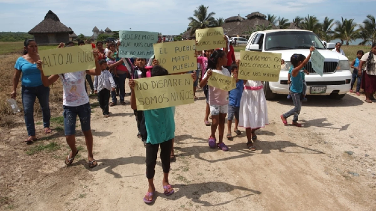 Ostula comunidad protesta