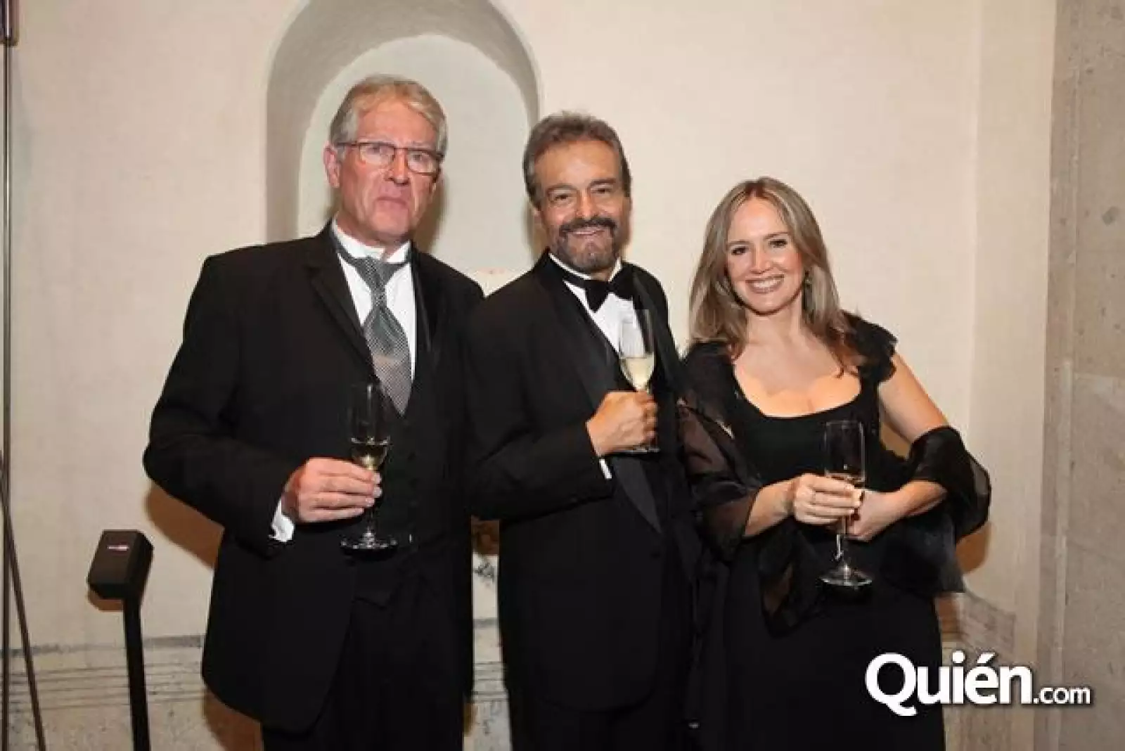 Gerard Billard,Gonzalo Vega,Andrea Sisniega