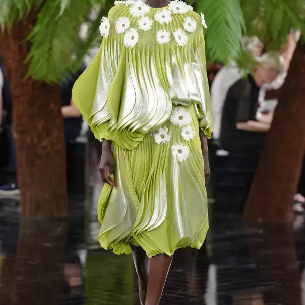 Christian Dior HC F26 005.jpg
