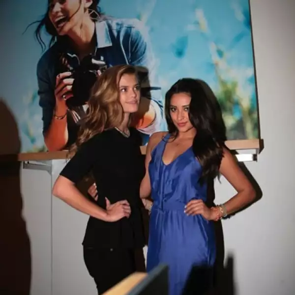 Nina Agdal y Shay Mitchell