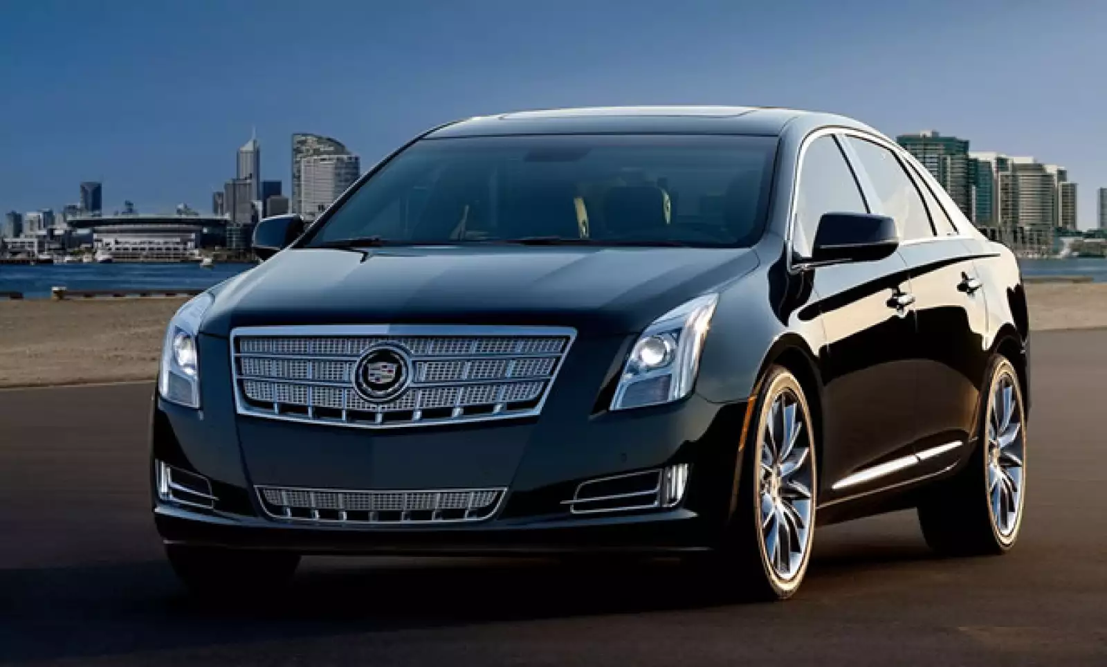 El nuevo sedán de lujo de la automotriz compite con modelos como el BMW Serie 5 y Audi A6, y llegará a México durante la primera mitad del 2012.