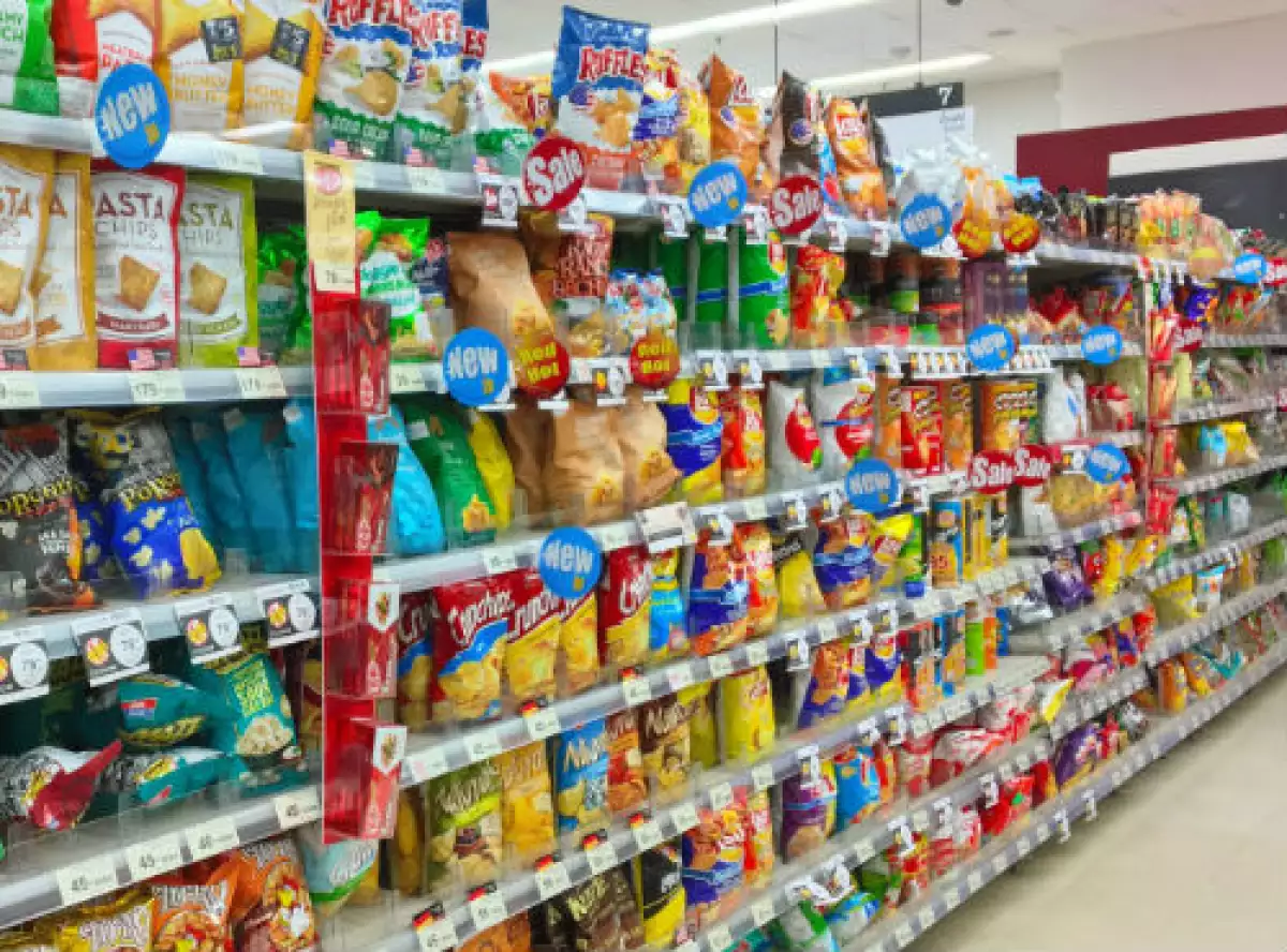 comida chatarra en supermercado