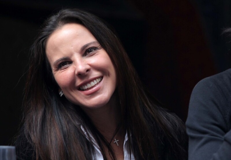 Kate del Castillo dijo sentirse muy orgullosa de Demian, pues considera que ha trabajado mucho para conseguir el éxito.