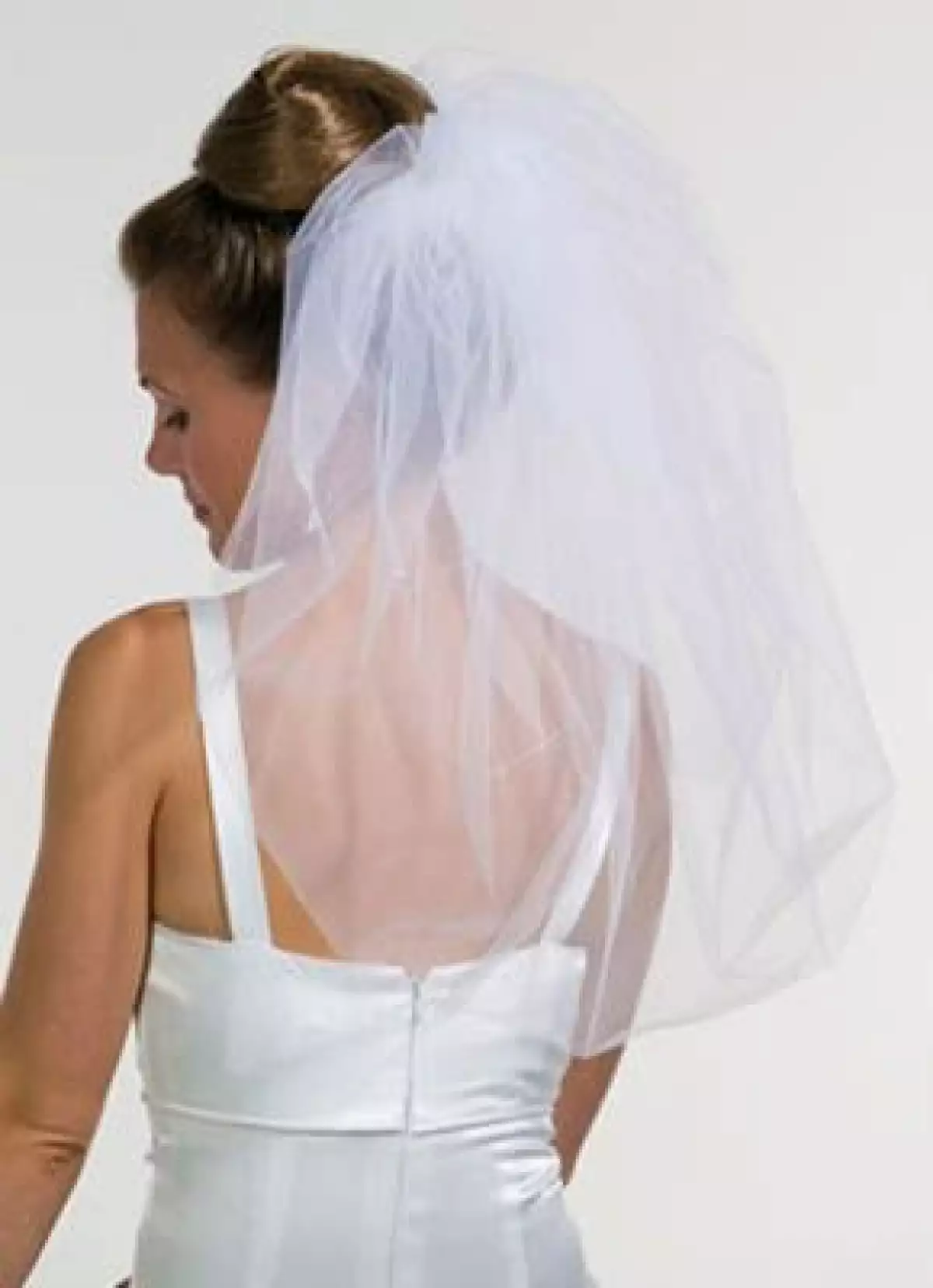 En este artículo conocerás todas las opciones que tienes para que escojas el velo que vaya mejor con tu vestido de novia, tu personalidad y lo más importante, que te sientas cómoda.