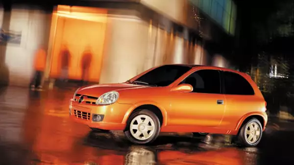 En 2004, la base del vehículo cambió su nombre a Chevy C2, modelo diseñado completamente en México.