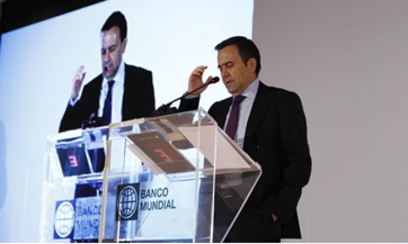 El titular de Economía, Ildefonso Guajardo, prometió que se ampliarán los recursos para los emprendedores afectados por las lluvias. (Foto: Ana Blumenkron)