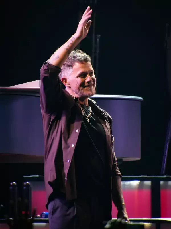 Alejandro Sanz da el segundo concierto de su gira ¿Y ahora qué? en el Auditorio GNP Seguros de Puebla