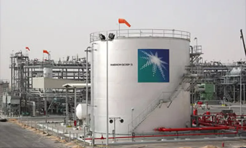 El ataque a la petrolera saudí, Aramco, destruyó alrededor de 30,000 computadoras corporativas.  (Foto: Cortesía CNNMoney)