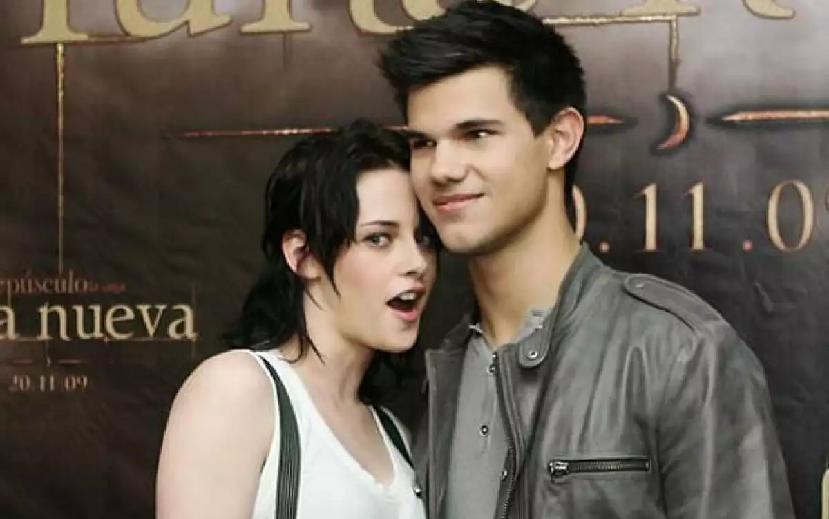 Los jóvenes promocionaron la segunfa parte de Crepúsculo, que se estrenará el próximo 20 de noviembre en las salas de cine.