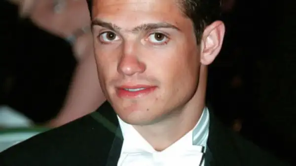 El guapo príncipe a sus 21 años en la famosa ceremonia del Premio Nobel. Desde joven se veía que sería todo un apuesto royal.