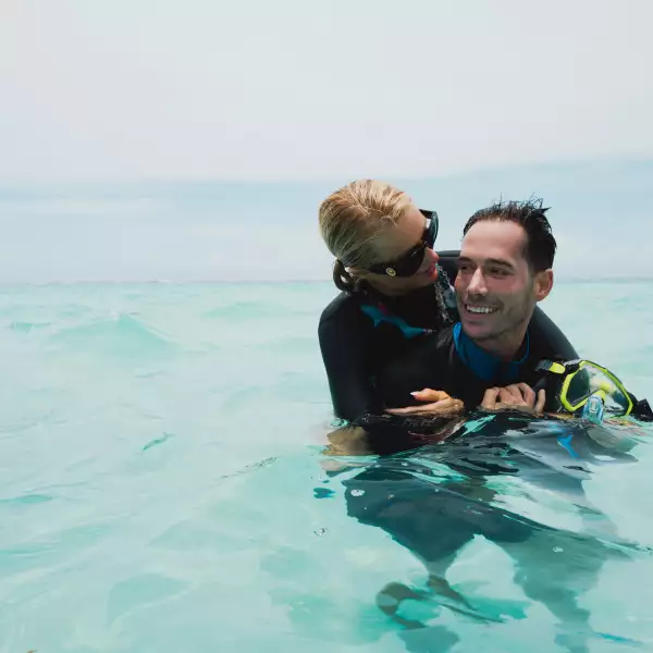 Exclusive - Paris Hilton & Carter Reum Honeymoon in the South Pacific - Nov 2021