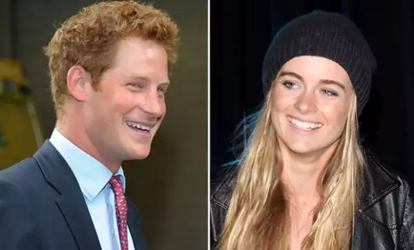 Esta es la novia del prÃncipe Enrique, con quien pasó un largo y cariñoso dÃa de esquà en Suiza.