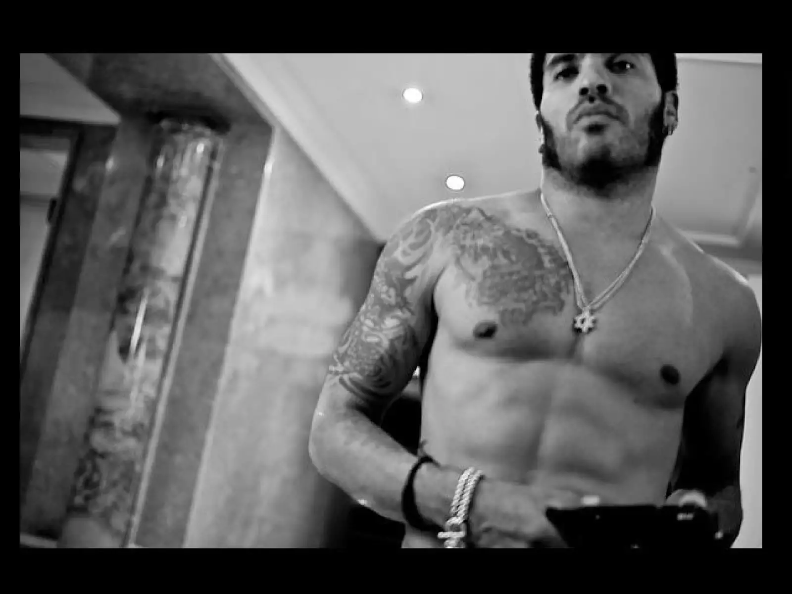 De su segundo disco `Mama said´ se desprende el tema It ain’t over ‘till it’s over.