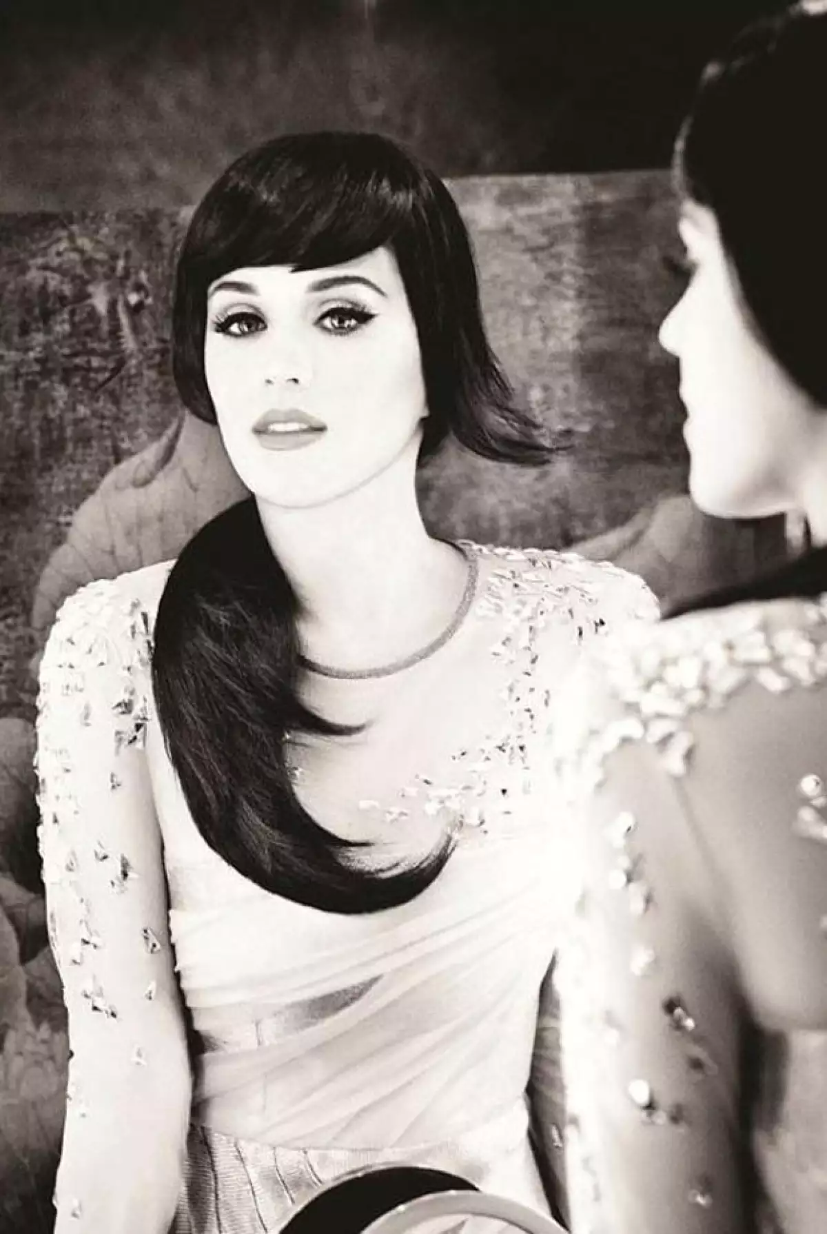 La cantante estadounidense sorprendió al posar muy elegante para la campaña de una prestigiosa marca de planchas para el pelo.