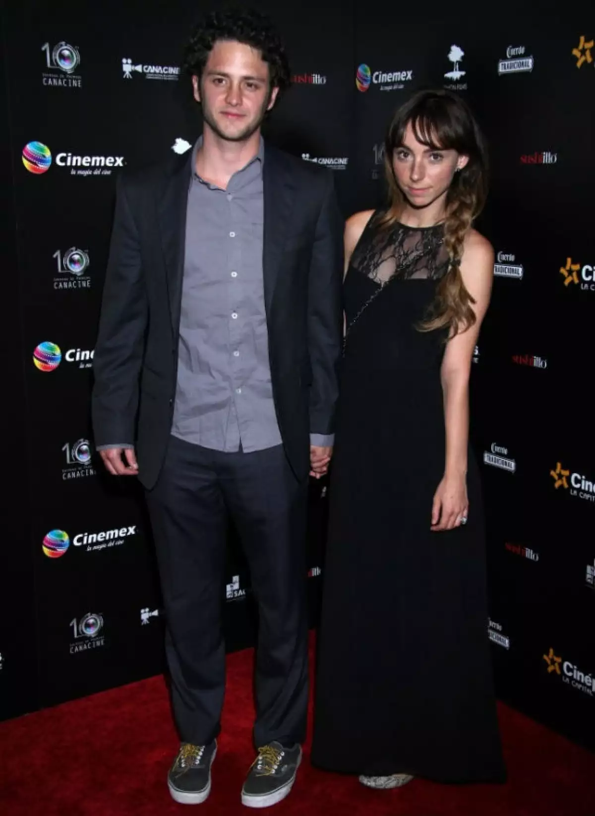 La nueva pareja no ocultó su amor frente a las cámaras.