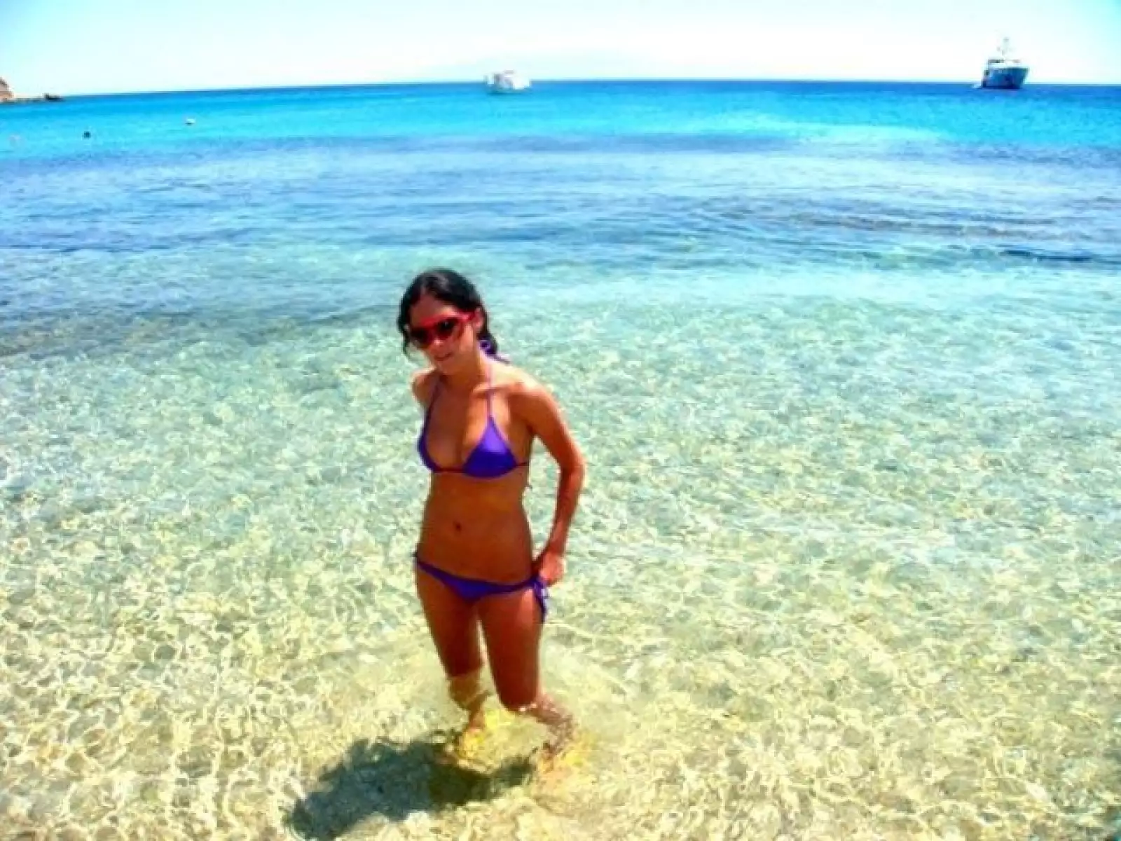 Para cuidar su figura, a Laura le encanta hacer ejercicio.