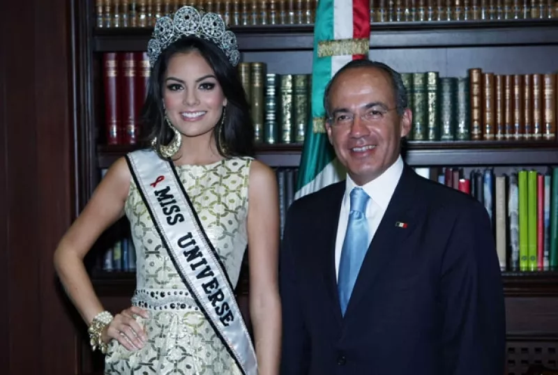 El presidente de México, Felipe Calderón, se congratuló de que la Miss Universo mexicana asista a la celebración por los 200 años de la independencia del país.
