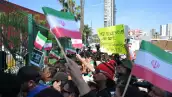 Los fanáticos de Irán esperan a que el equipo se vaya a Estados Unidos en el Hotel Marriott en Tijuana, México, el 14 de junio de 2026, en la víspera de su partido del Grupo G de la Copa Mundial de 2026 contra Nueva Zelanda.