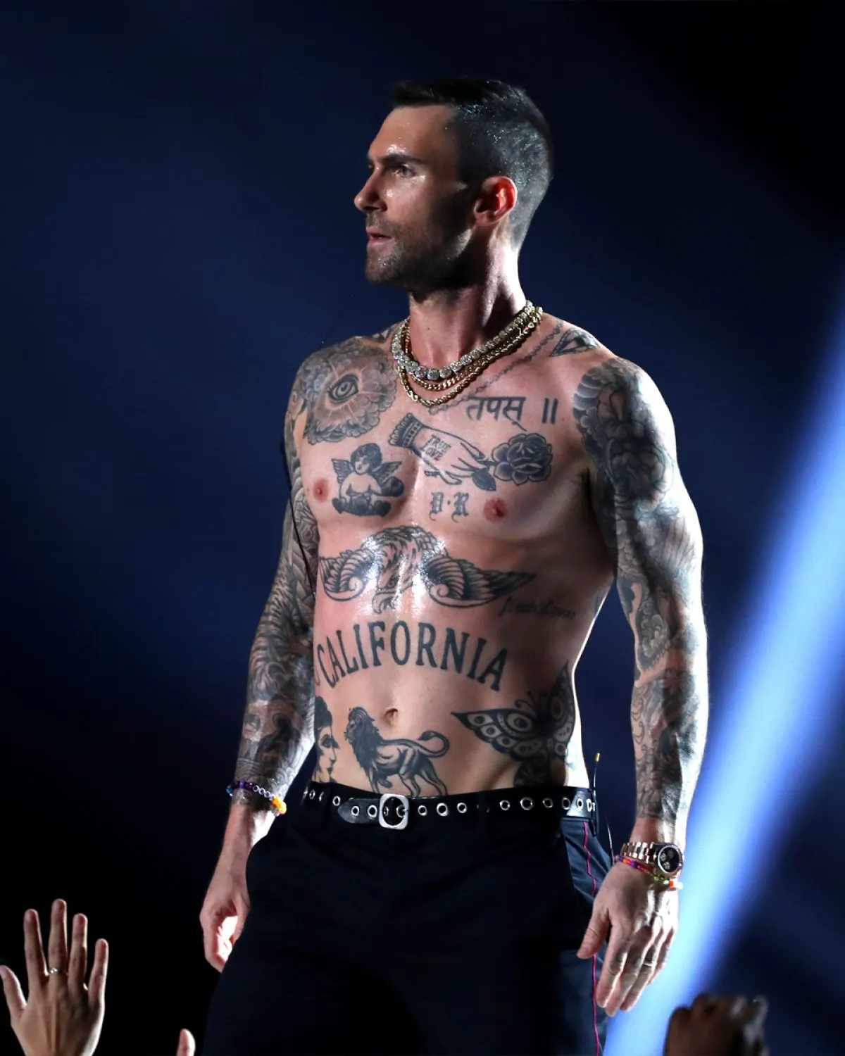 Adam Levine es señalado de infiel por una influencer