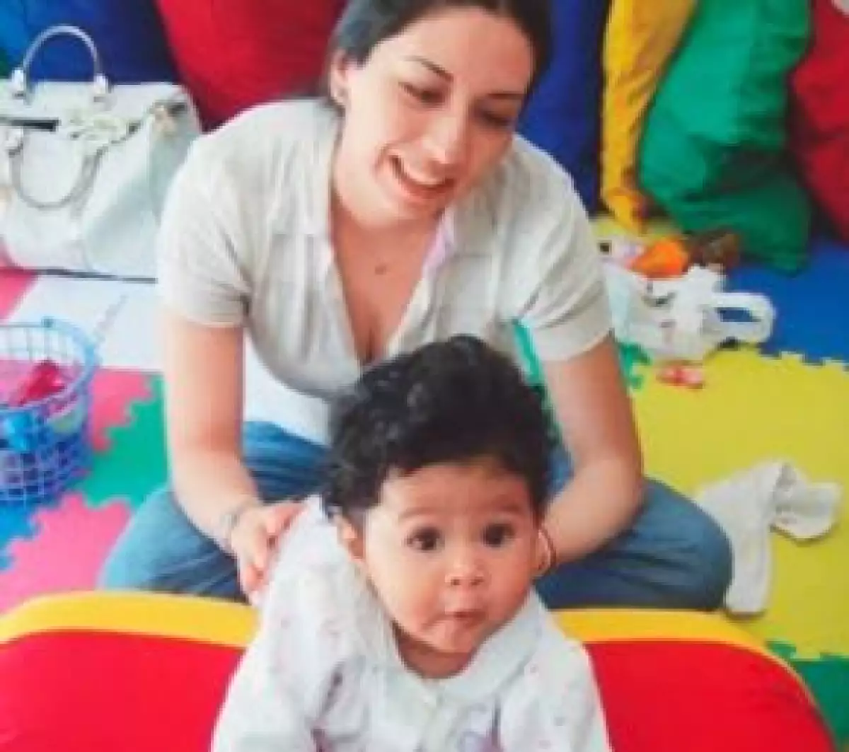 La niña no sólo fue reconocida por el cantante, sino que él mismo cortó el cordón umbilical en el parto. Hoy, la mamá de Aitana demanda al ex OV7 que cumpla con la pensión alimenticia.