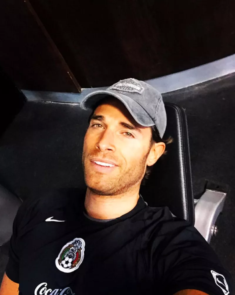 En este mes el actor celebra 20 años de carrera, por lo que sus fans lo felicitaron con un video en el que aparece en su primer proyecto actoral.