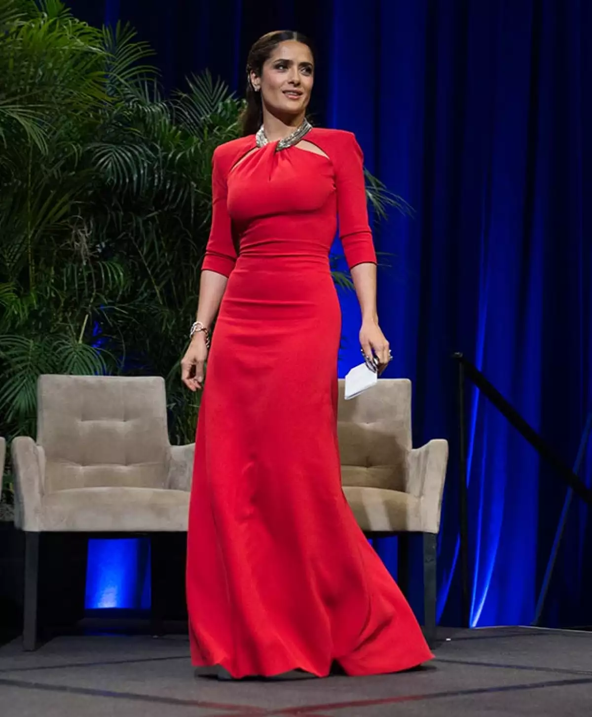 A unos días de que su labor social fuera reconocida por la reina Letizia, la mexicana recibió este miércoles el premio "Espíritu de la humanidad" Khalil Gibran 2015.