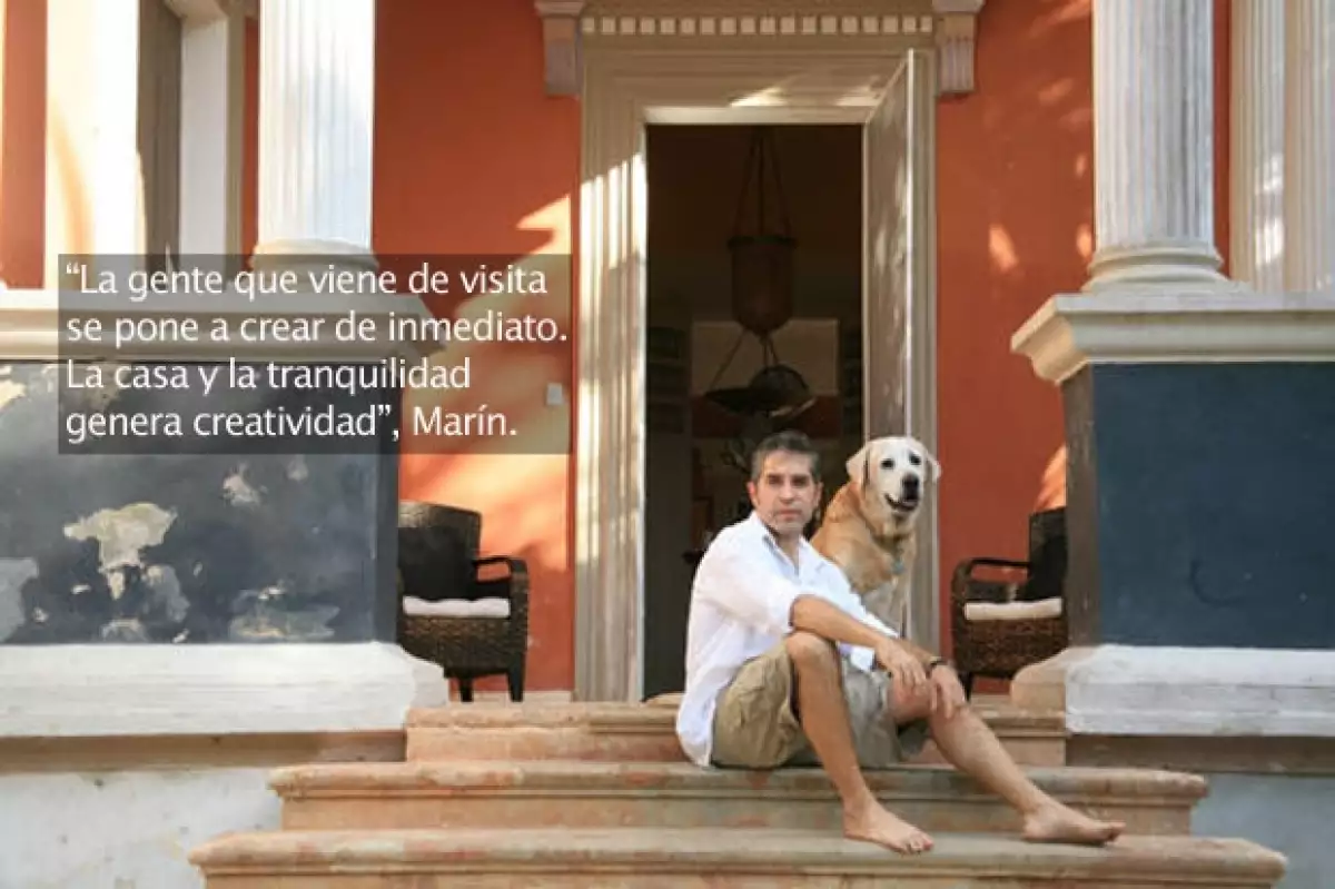 Poblada de santos, Budas y sus propias obras, la hacienda del escultor es una especie de museo que narra la historia de sus habitantes.