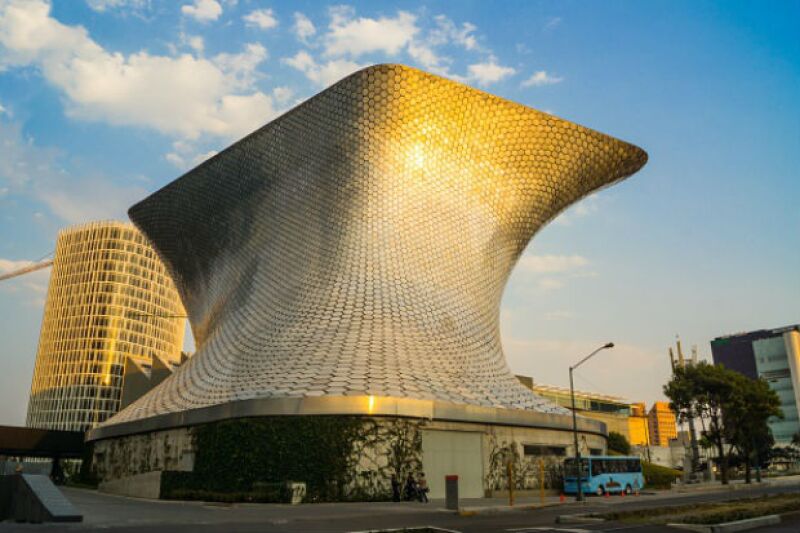 Nada como tu propio museo para guardar tu vasta colección de arte. Museo Soumaya, de Carlos Slim.