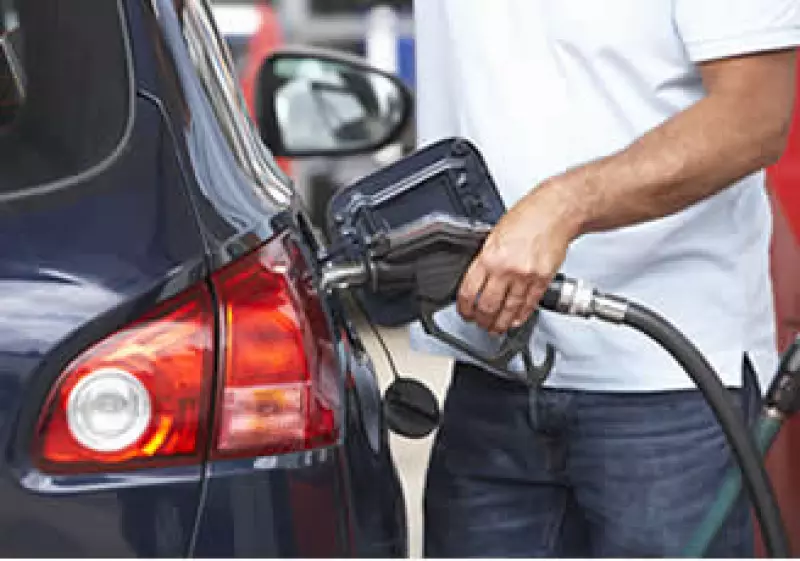 El alza en los precios de la gasolina afectó a consumidores y empresas: Fed. (Foto: Photos to Go)