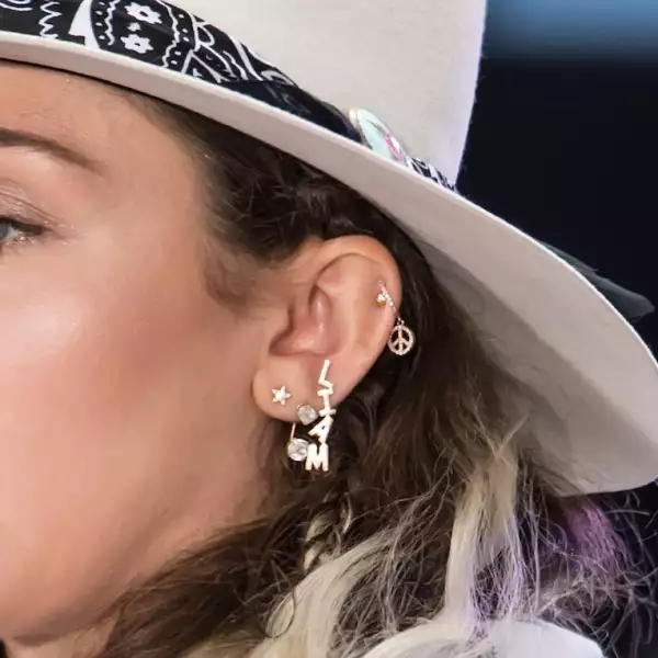 Miley Cyrus Performs on NBC's "Today"