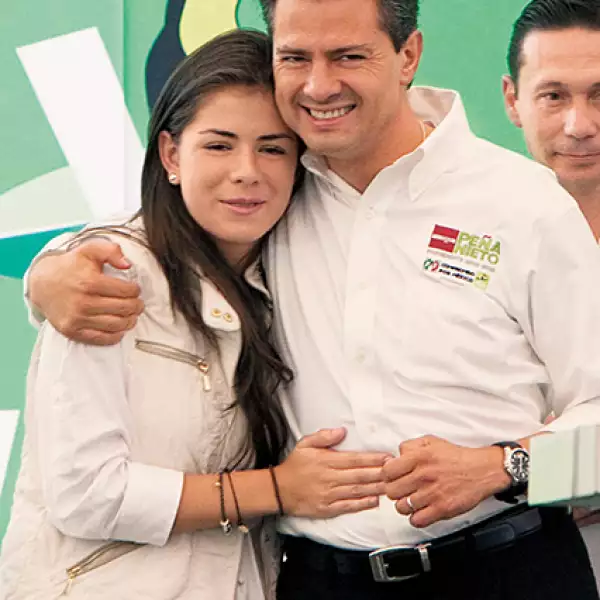 Con su papá Enrique Peña Nieto.