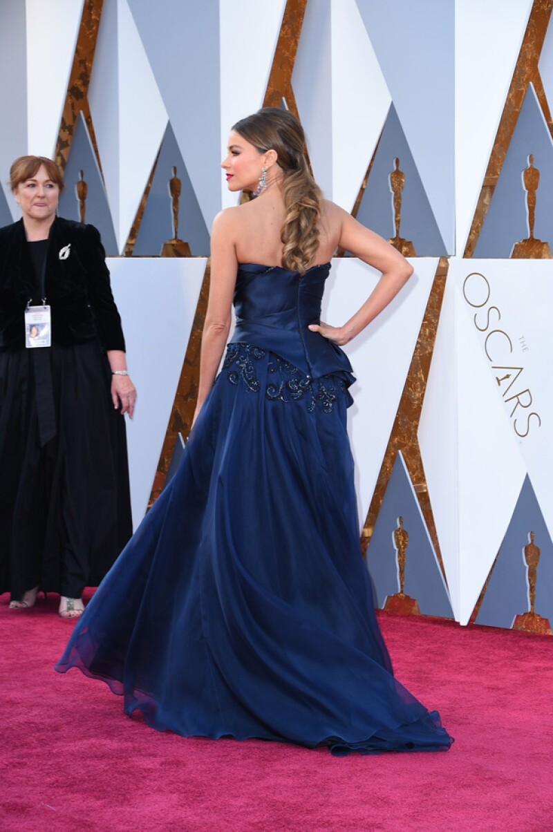 Su look fue complementado con accesorios Lorraine Schwartz.