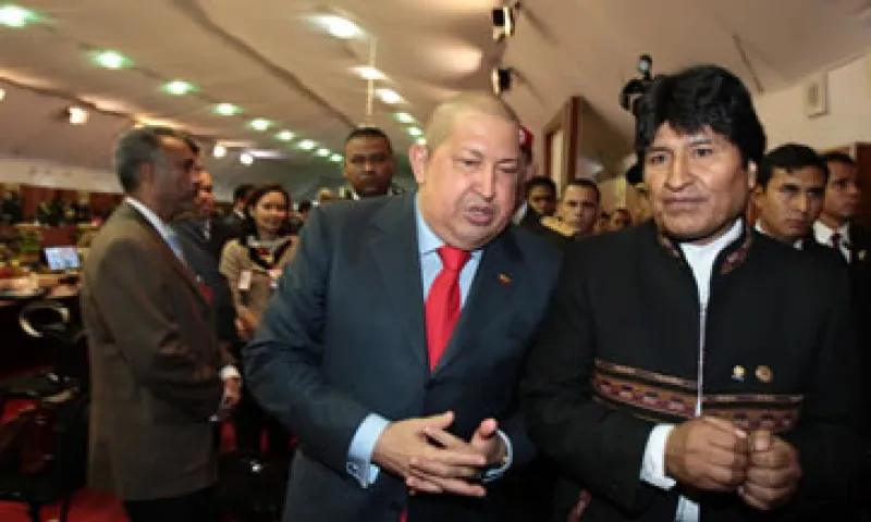 Con la CELAC el presidente Hugo Chávez (i) y sus aliados quieren acabar con la influencia de Washington en la región. (Foto: AP)