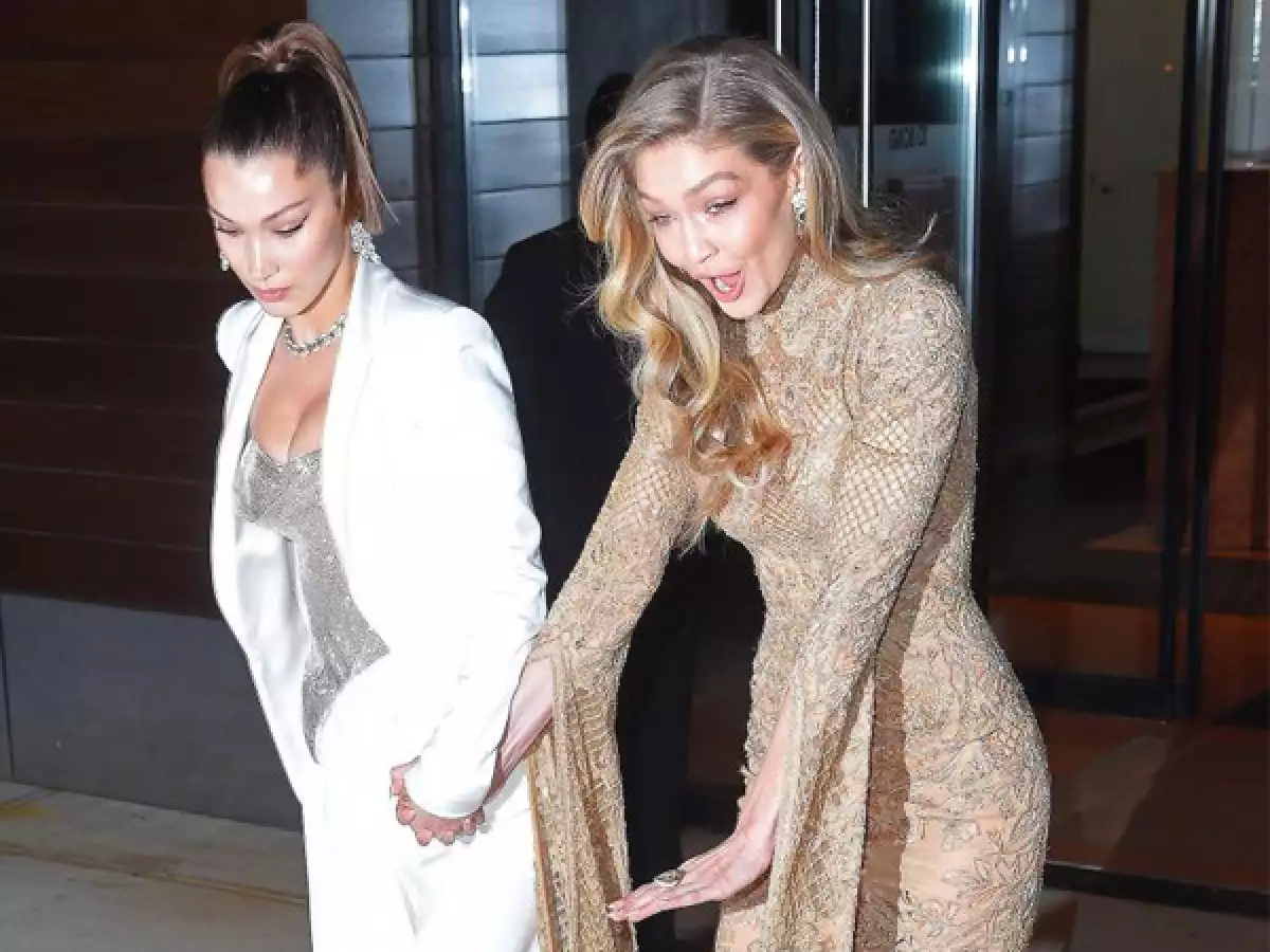 Bella y Gigi Hadid previo a la gala de los "Glamour Women Awards" 2017.