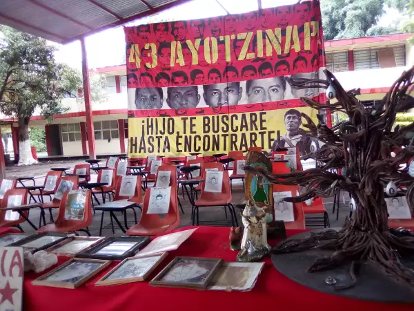 Memorial en la Normal