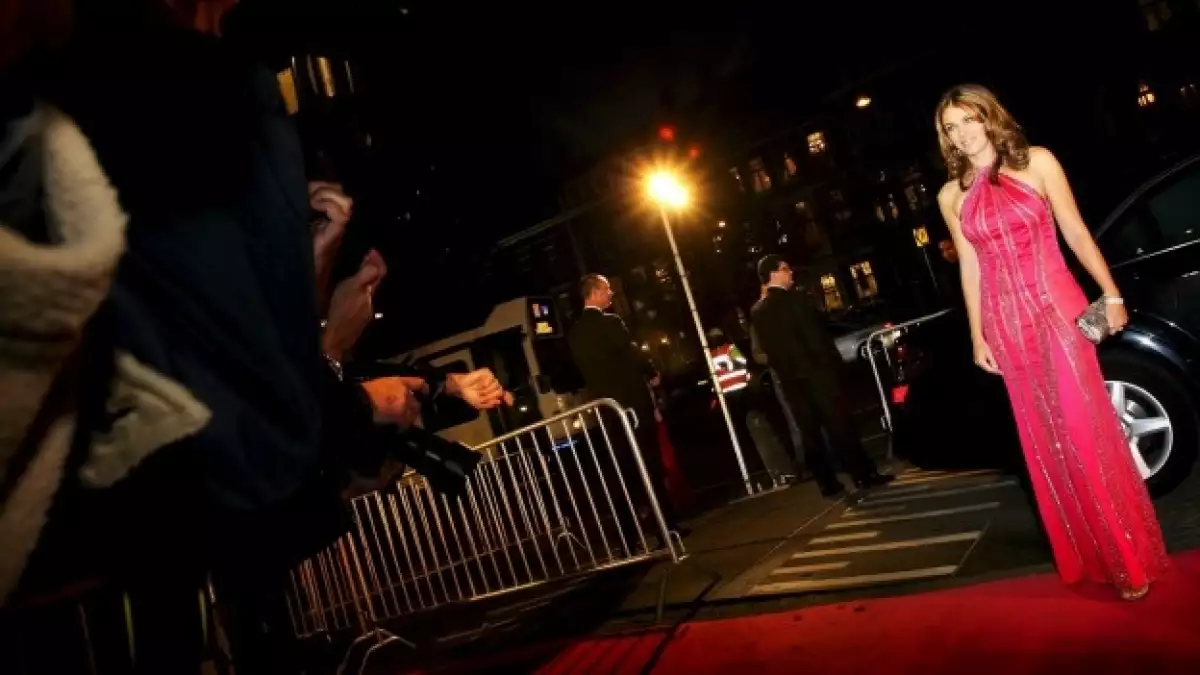la actriz hurley en una alfombra roja en el 2008
