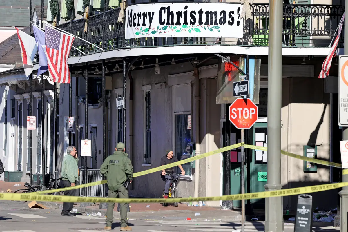 Un vehículo se lanza contra multitud en Nueva Orleans
