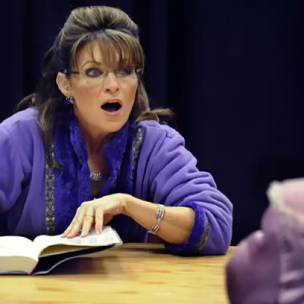 La ex candidata republicana a la presidencia de EU lanzó un libro en el que deja sus memorias: “Going Rogue: An American Life”, que ya se coló en la lista de bestsellers superando el que en 2003 escribió la ahora Secretaria de Estado, Hillary Clinton.