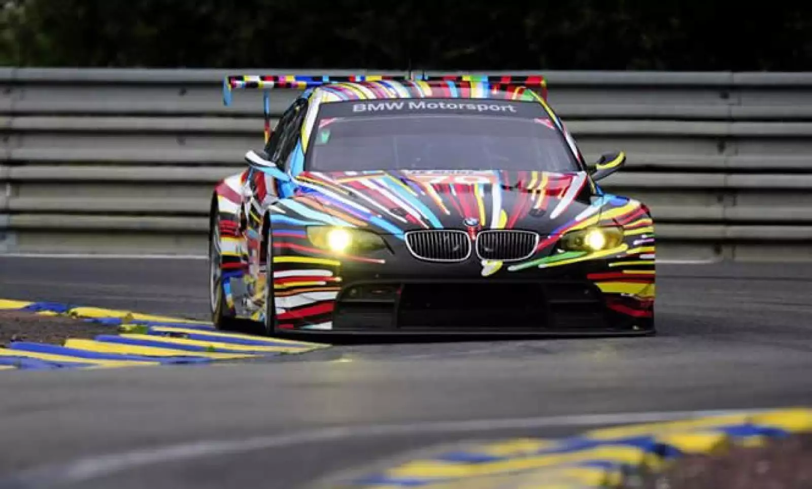 Los Art Cars son una unión entre arte y tecnología que reúne a 17 artistas de 9 países y 5 continentes.