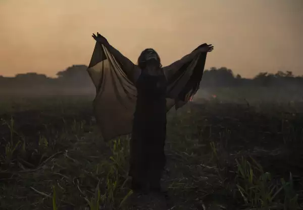 Edgar Treviño es La Bruja en Temporada de Huracanes.