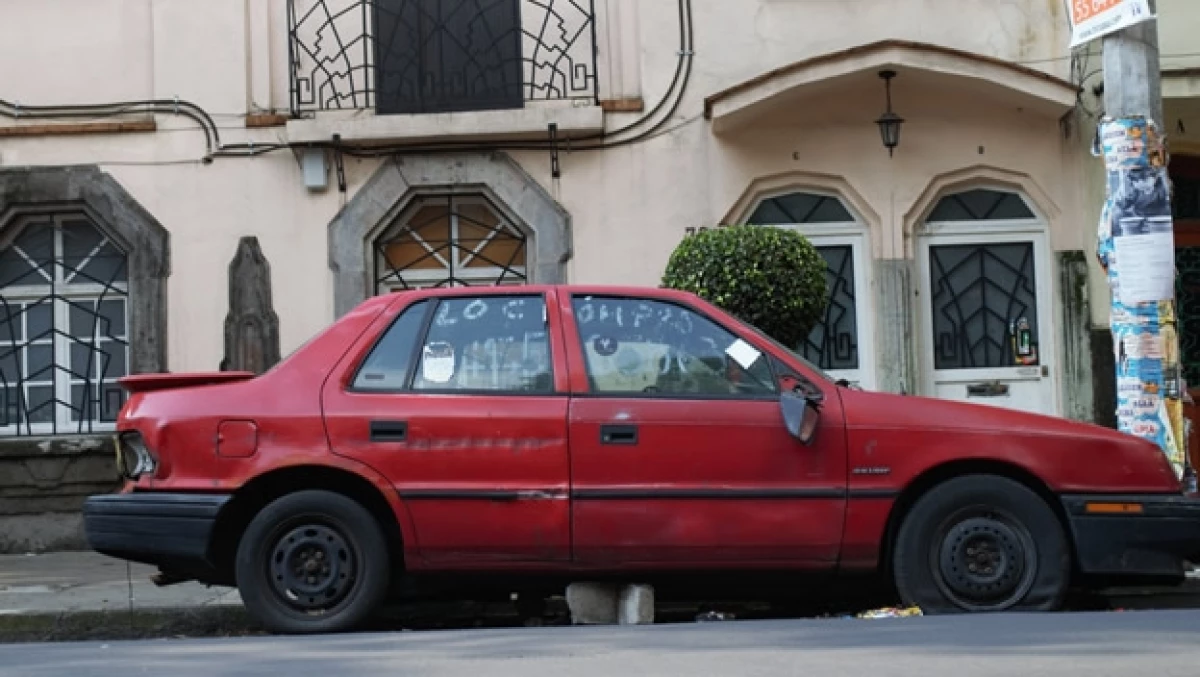 autos antiguos, autos viejos, vehiculos, hoy no circula, contaminacion, abandono