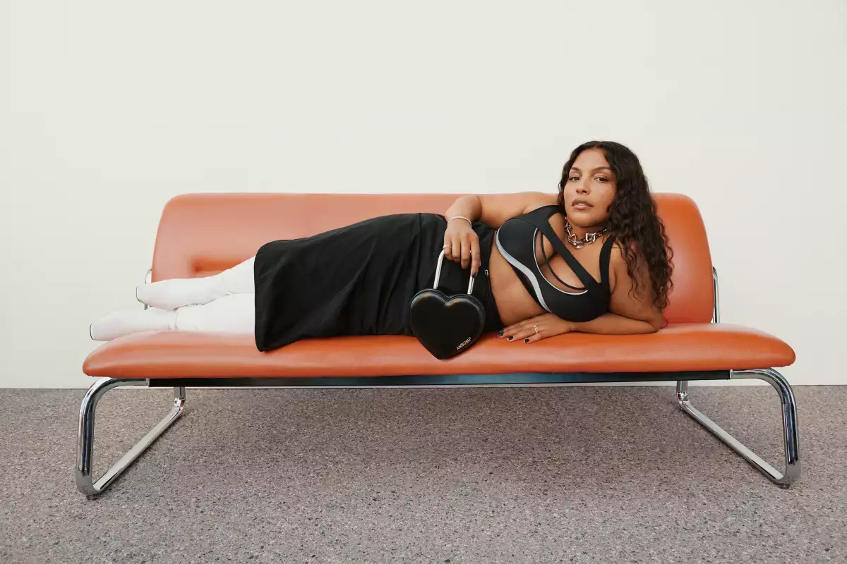 PALOMA ELSESSER - AW22 BRAND CAMPAIGN - IMAGE COURTESY OF FARFETCH.jpg