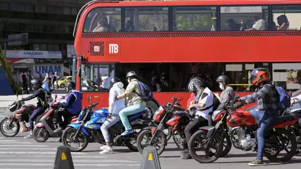 Las motos se multiplican en México, pero las calles no están listas para ellas 