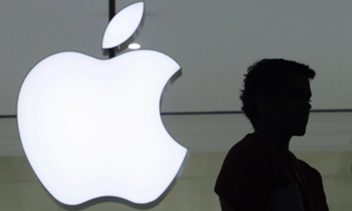 El mercado en el que entraría la firma de la manzana mueve poco menos de 120,000 millones de dólares (mdd) al año. (Foto: AP)