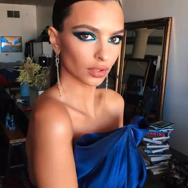 Emily Ratajkowski, lista para deslumbrar en este diseño Zac Posen.