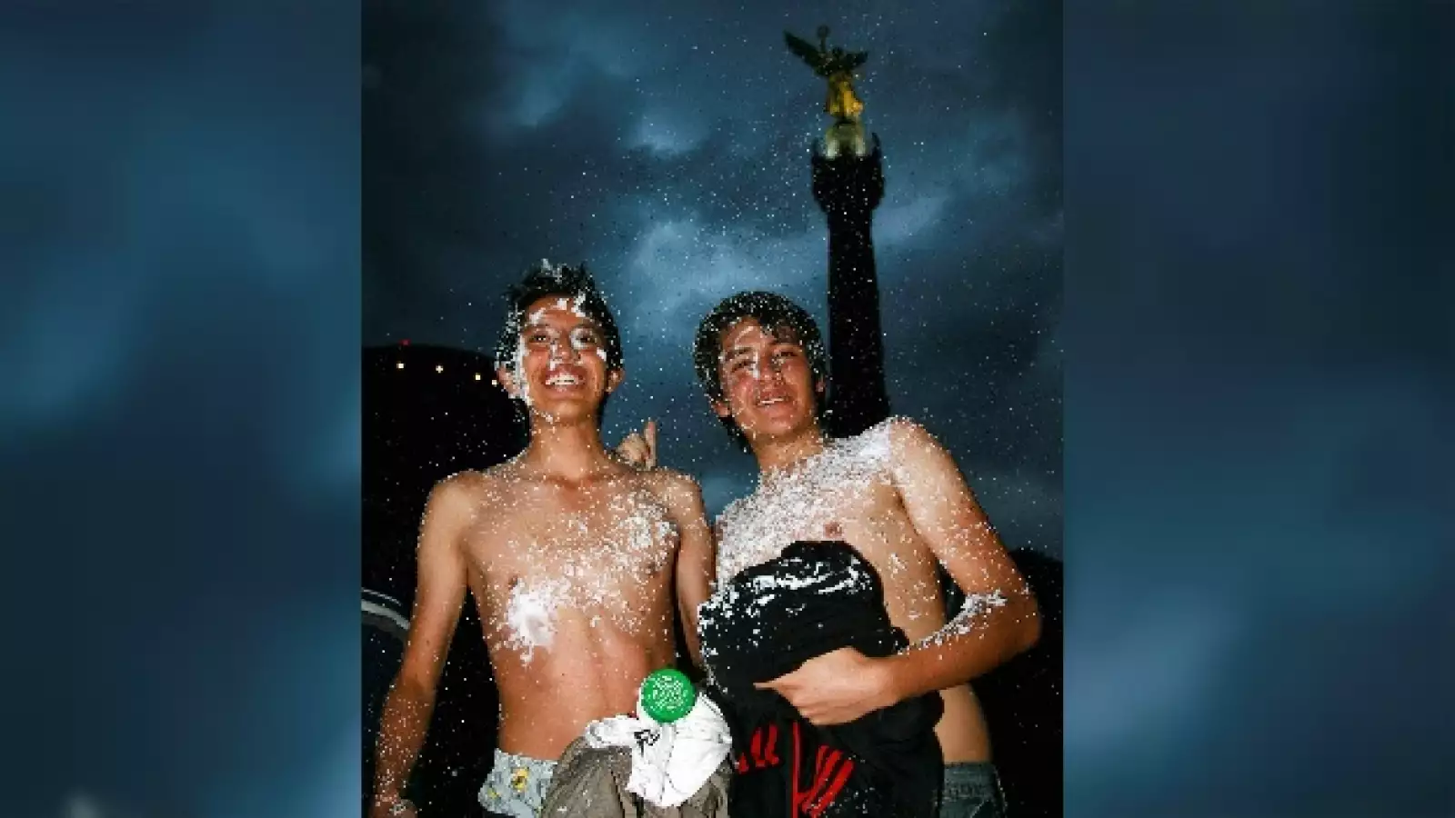 Cientos de mexicanos se dieron cita en paseo de la Reforma para festejar en campeonato del mundo