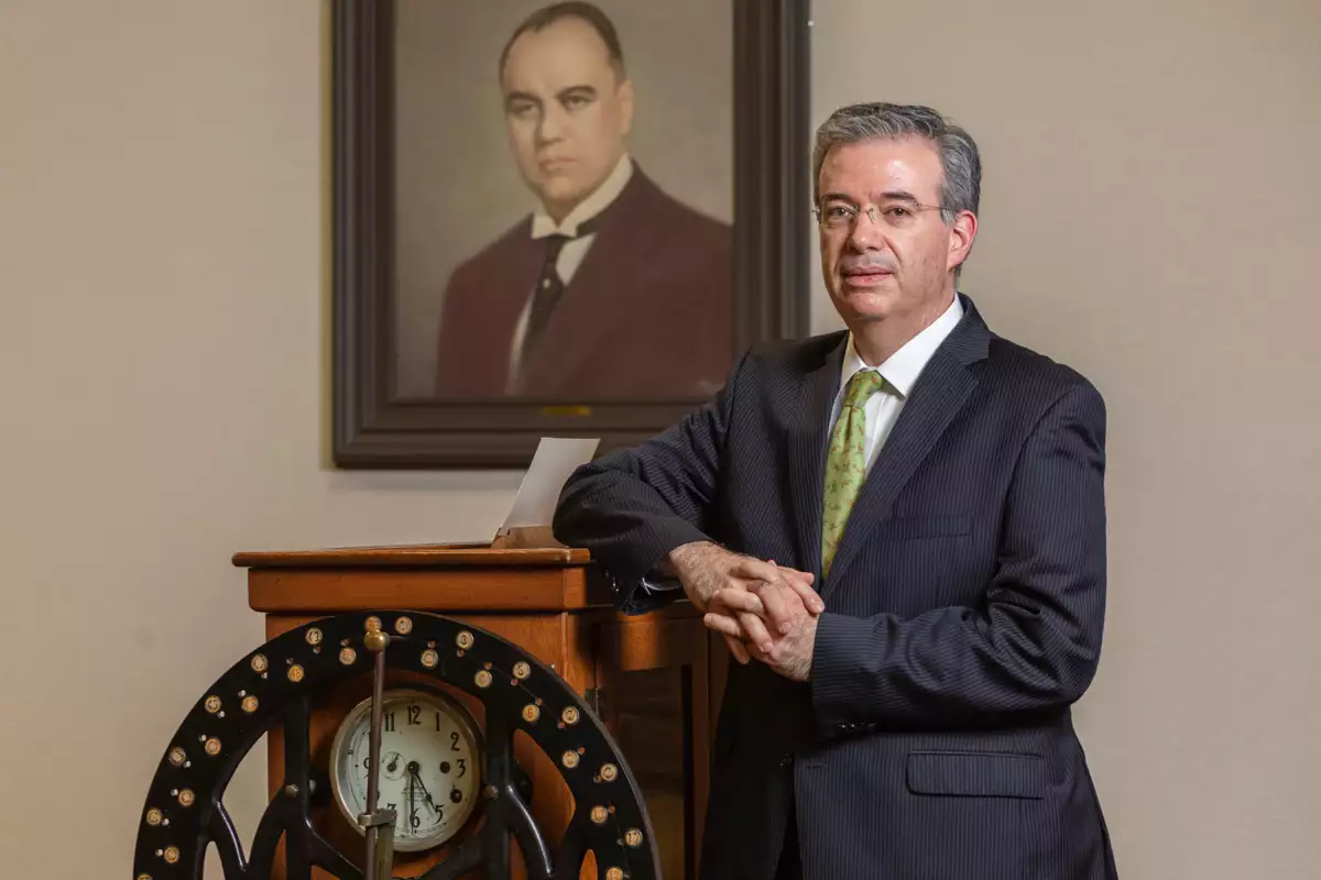 Alejandro-Diaz-de-Leon-4356.jpeg (Alejandro Díaz de León, gobernador del Banco de México)